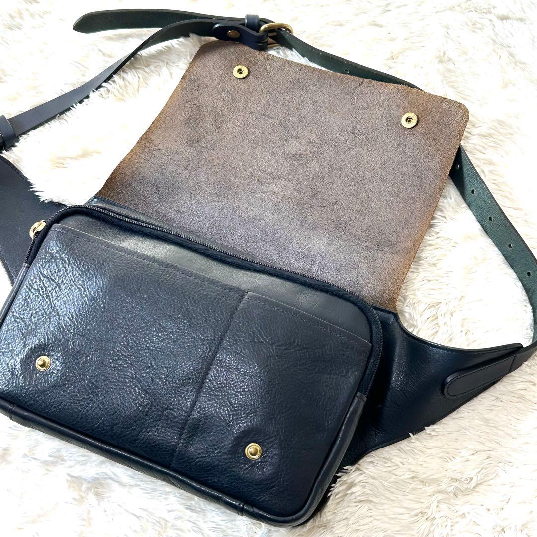 即完売品✨イルビゾンテ　ボディバッグ　ウエストポーチ　シボ革　斜め掛け　ネイビー