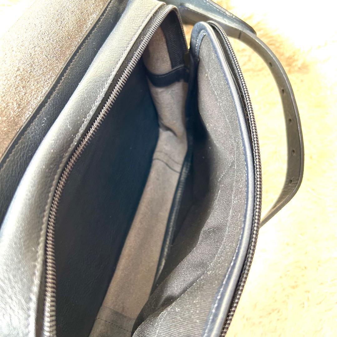 即完売品✨イルビゾンテ　ボディバッグ　ウエストポーチ　シボ革　斜め掛け　ネイビー