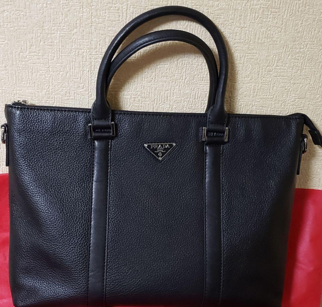 PRADA　プラダ ビジネスバッグ　A4収納 　三角ロゴ　レザー製　美品♪