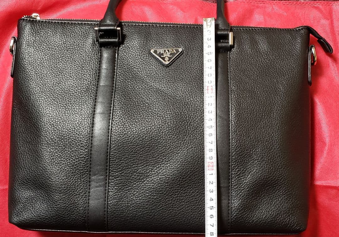PRADA　プラダ ビジネスバッグ　A4収納 　三角ロゴ　レザー製　美品♪