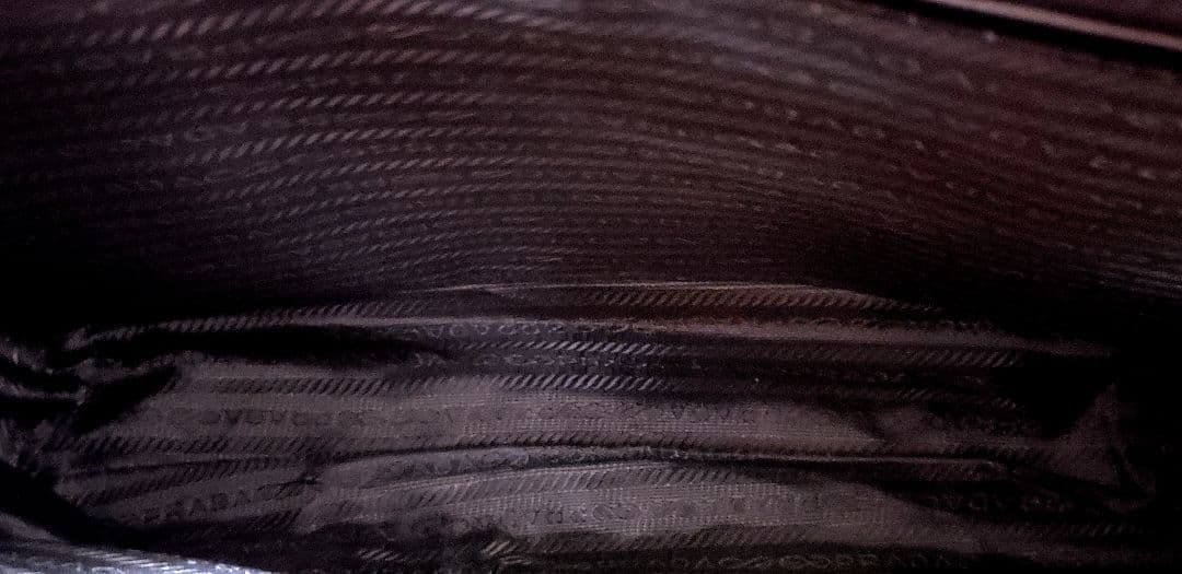 PRADA　プラダ ビジネスバッグ　A4収納 　三角ロゴ　レザー製　美品♪