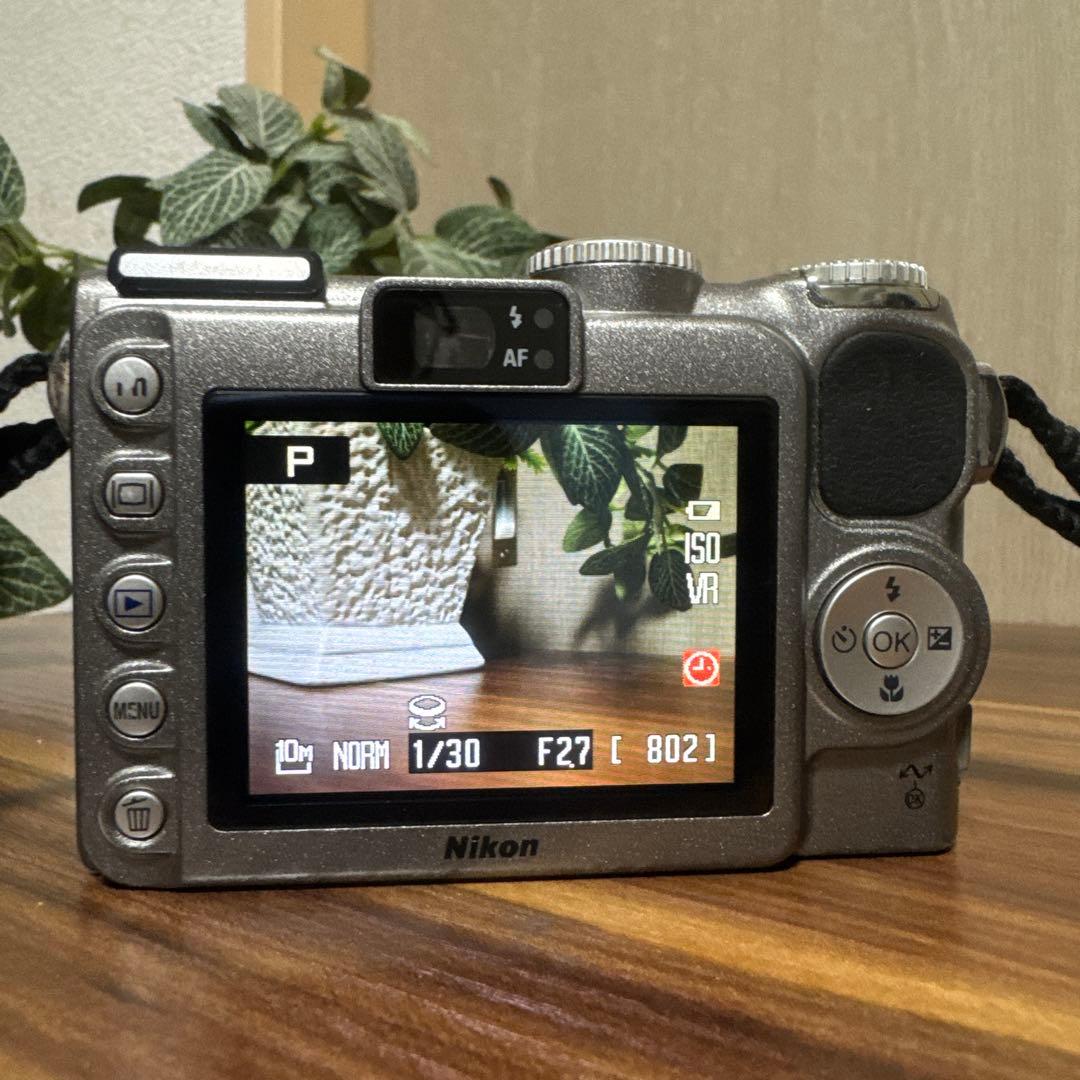 動作品 NIKON P5000 COOLPIX デジタルカメラ