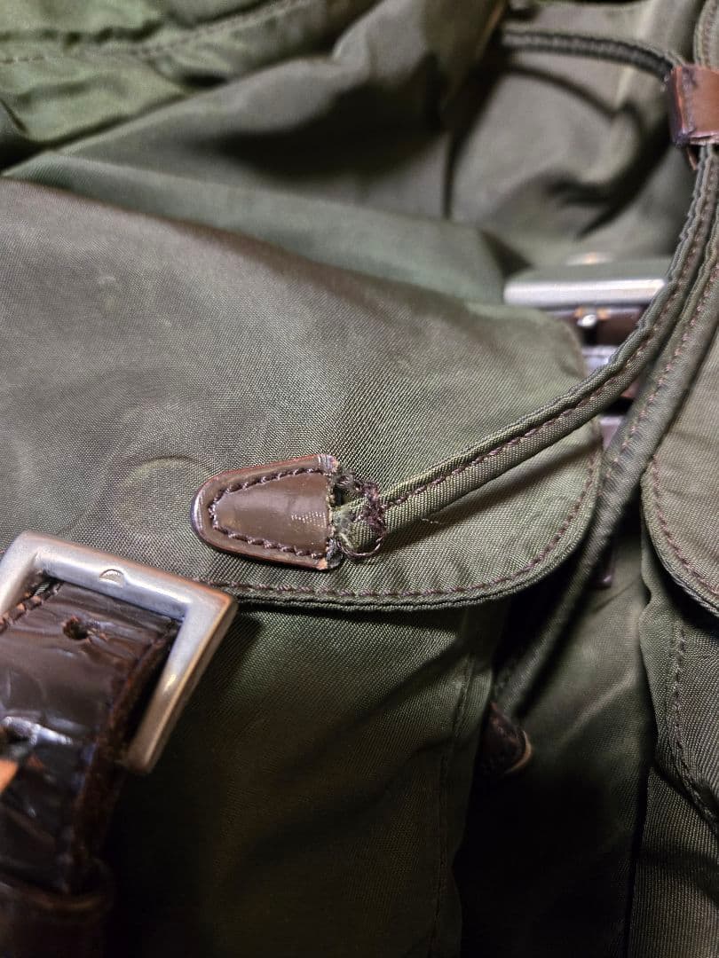 PRADA　プラダ　オリーブグリーン　バックパック　リュック　白タグ