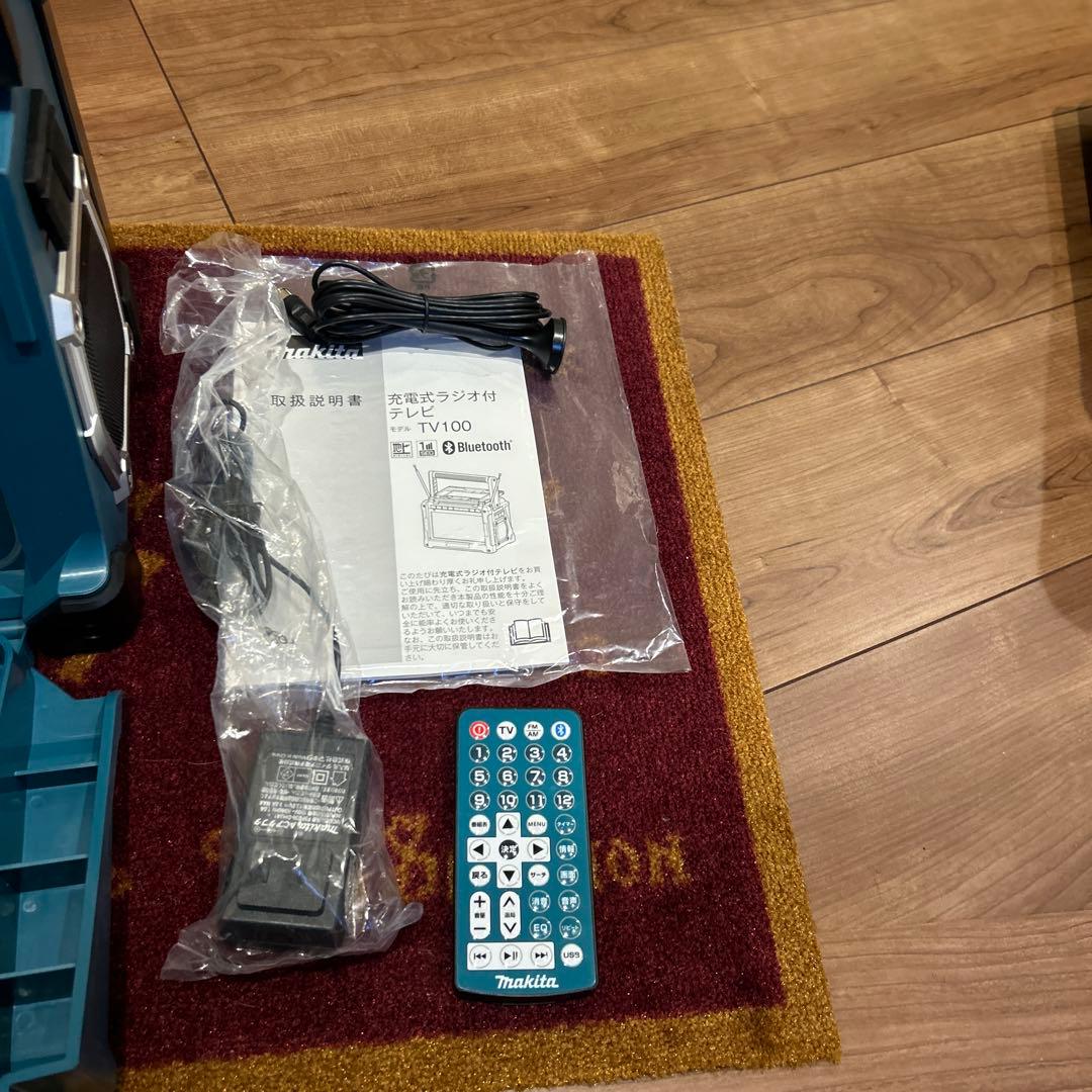 おまけ付き！マキタ充電式ラジオ付テレビ TV100+ツールバッグ　中古美品