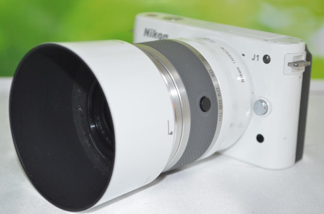 美品⭐️コンパクトミラーレスカメラ⭐️大人気ホワイト⭐️ ニコン　J1