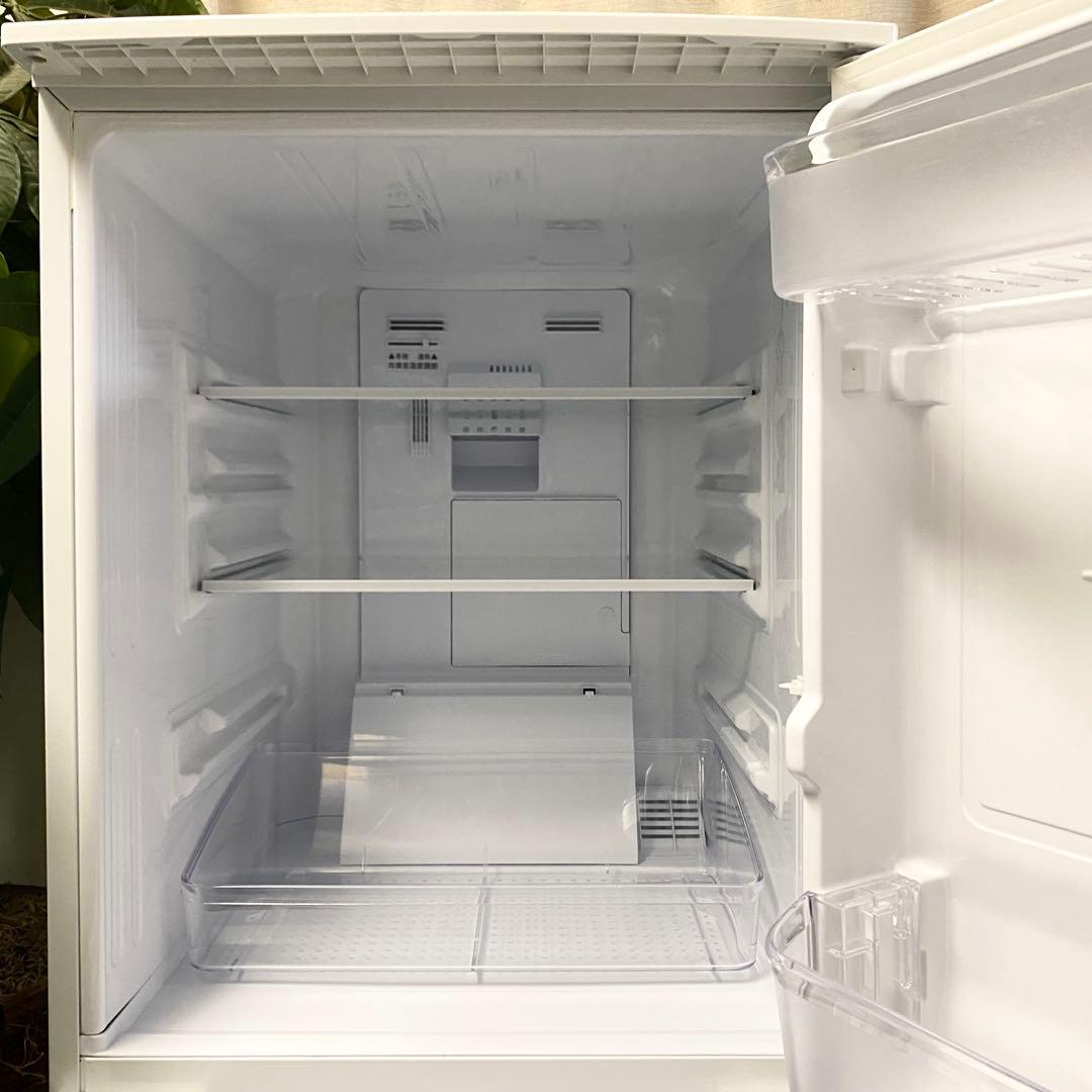 一人暮らしにちょうどいい！どっちも付け替えドア！2ドア冷凍冷蔵庫137L