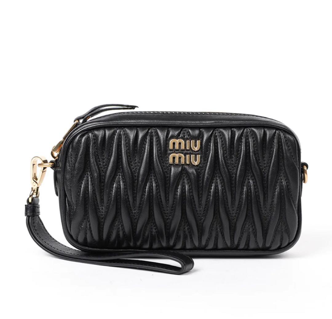 美品・国内購入　ミュウミュウ　マテラッセ　レザーポーチ