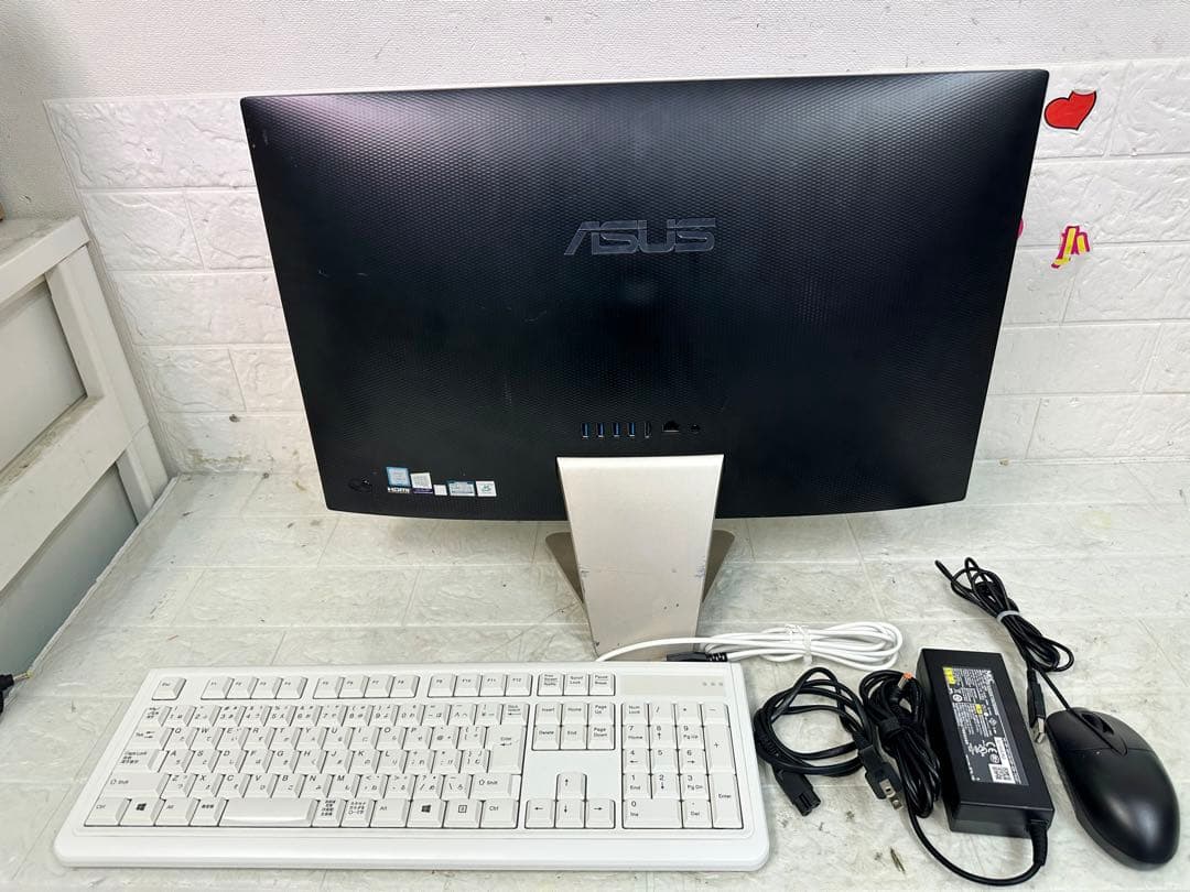 ASUS一体型PC 即使可 LINEとOffice入り