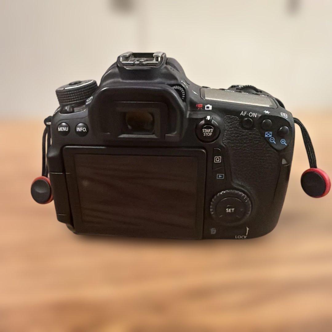 Canon 70D おまけ多数　キャノン　一眼レフ　カメラ