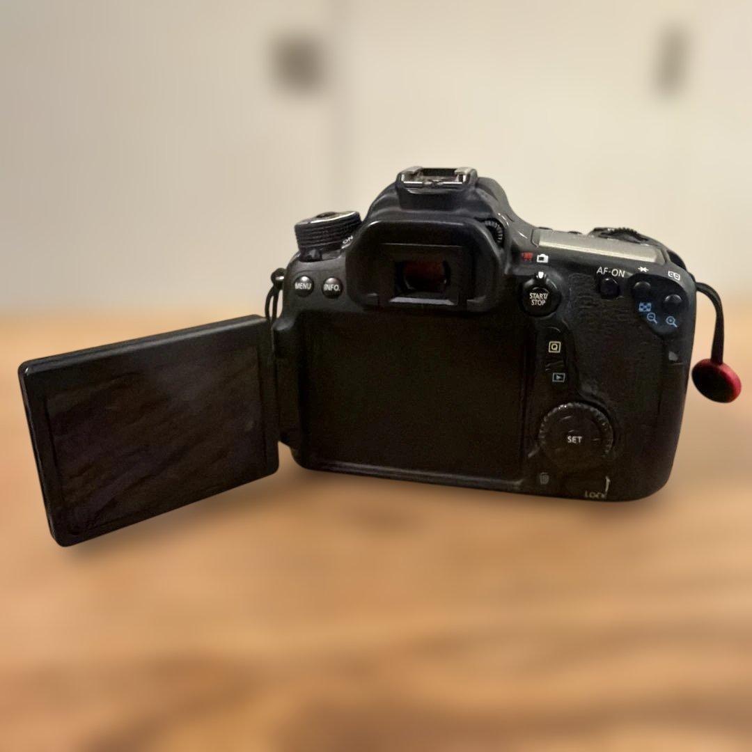 Canon 70D おまけ多数　キャノン　一眼レフ　カメラ