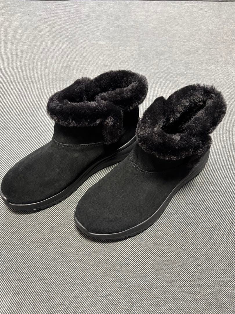 新品未使用！スケッチャーズ　レディース ショートムートンブーツ　24㌢