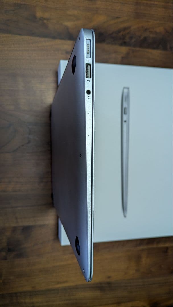 MacBook Air 13″ 2017 8GB/256GB 充放電 80回