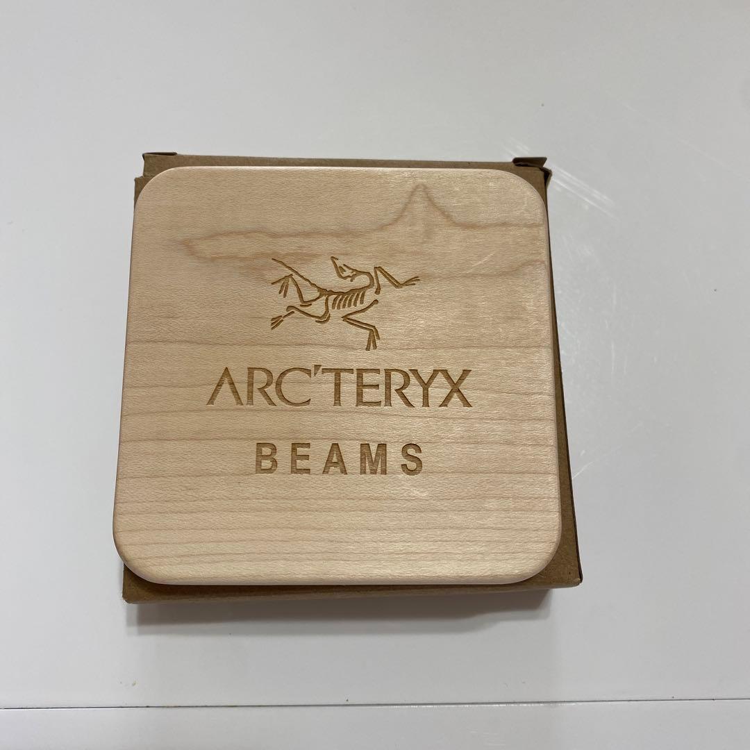 【匿名配送】ARC’TERYX × BEAMS　充電器