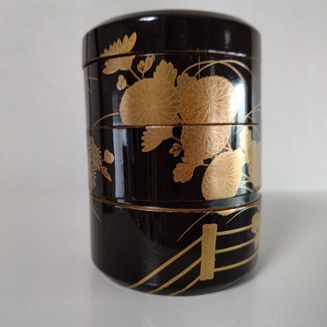 香道具　重香合　秋草蒔絵時代物　四段高さ7.5口径5.5 流派　御家流？美品