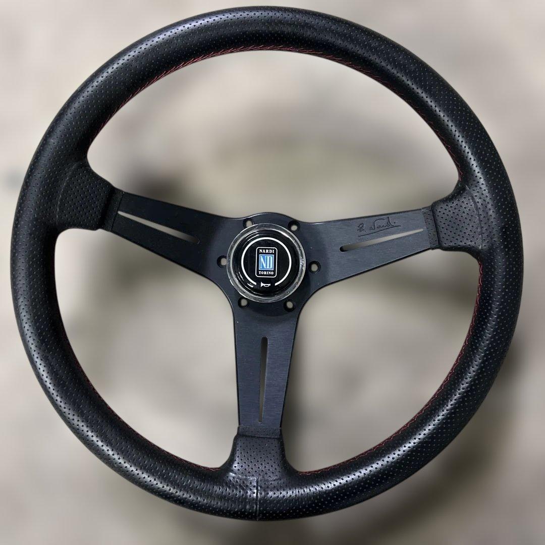美品 NARDI ステアリング レッドステッチ 黒レザー ディープ 33Φ