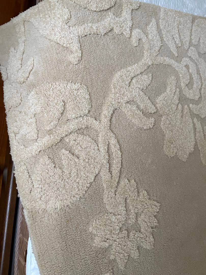 ローラアシュレイ　花柄　ベージュラグ　　120×180センチ