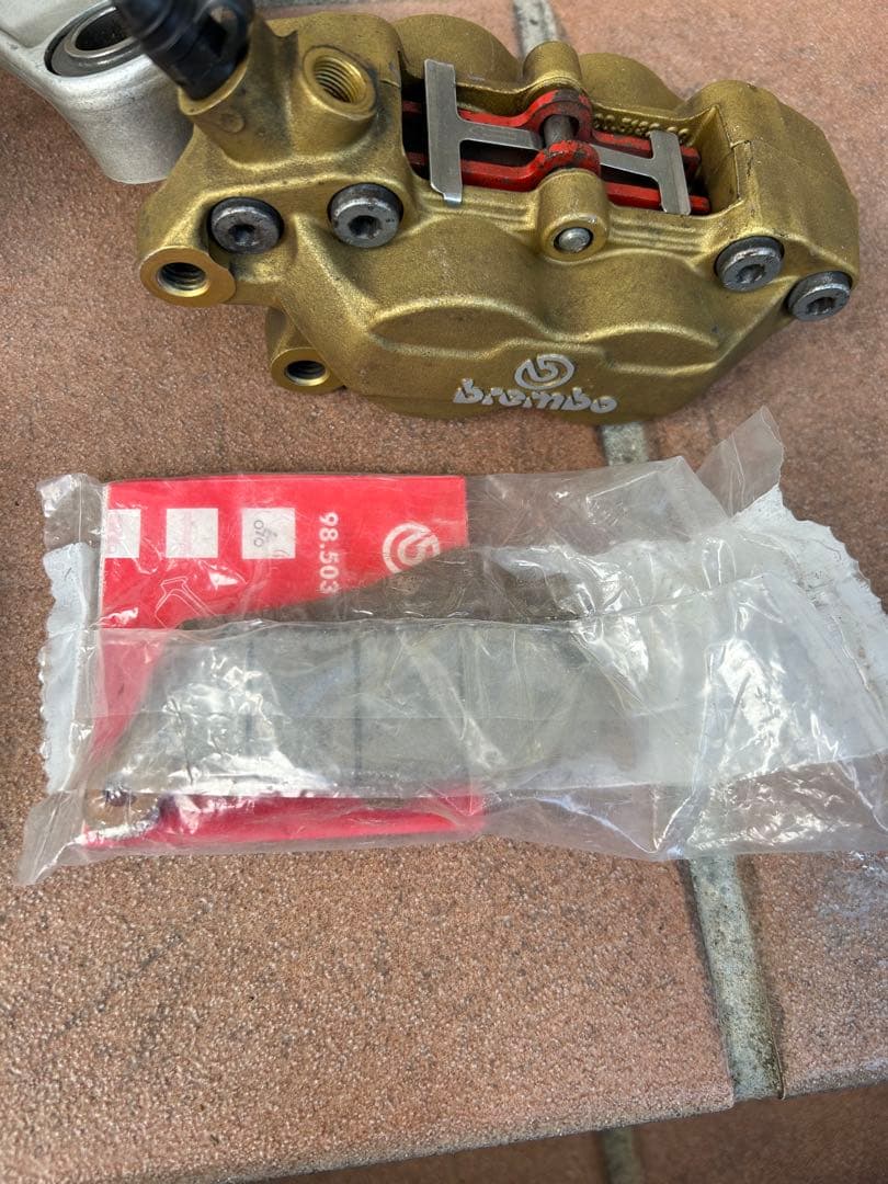 Brembo ブレーキキャリパー 3個セット ゴールド