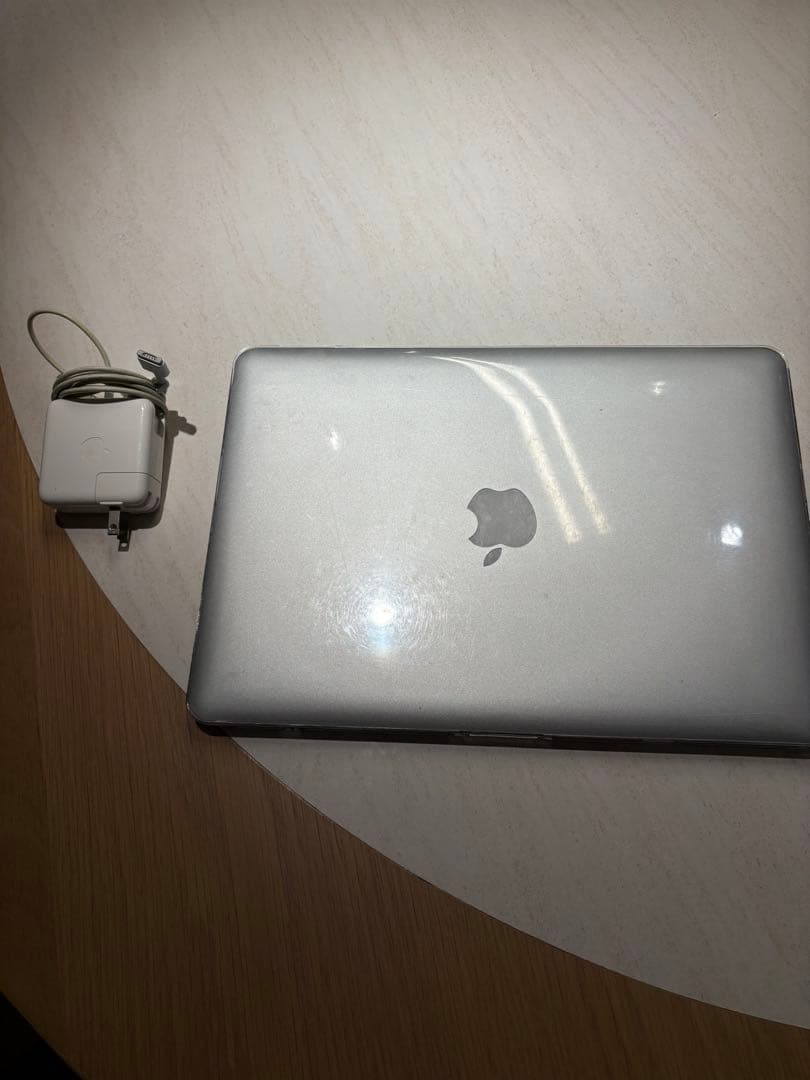 p*g様 MacBook Air (macOS Monterey) 充電器付き