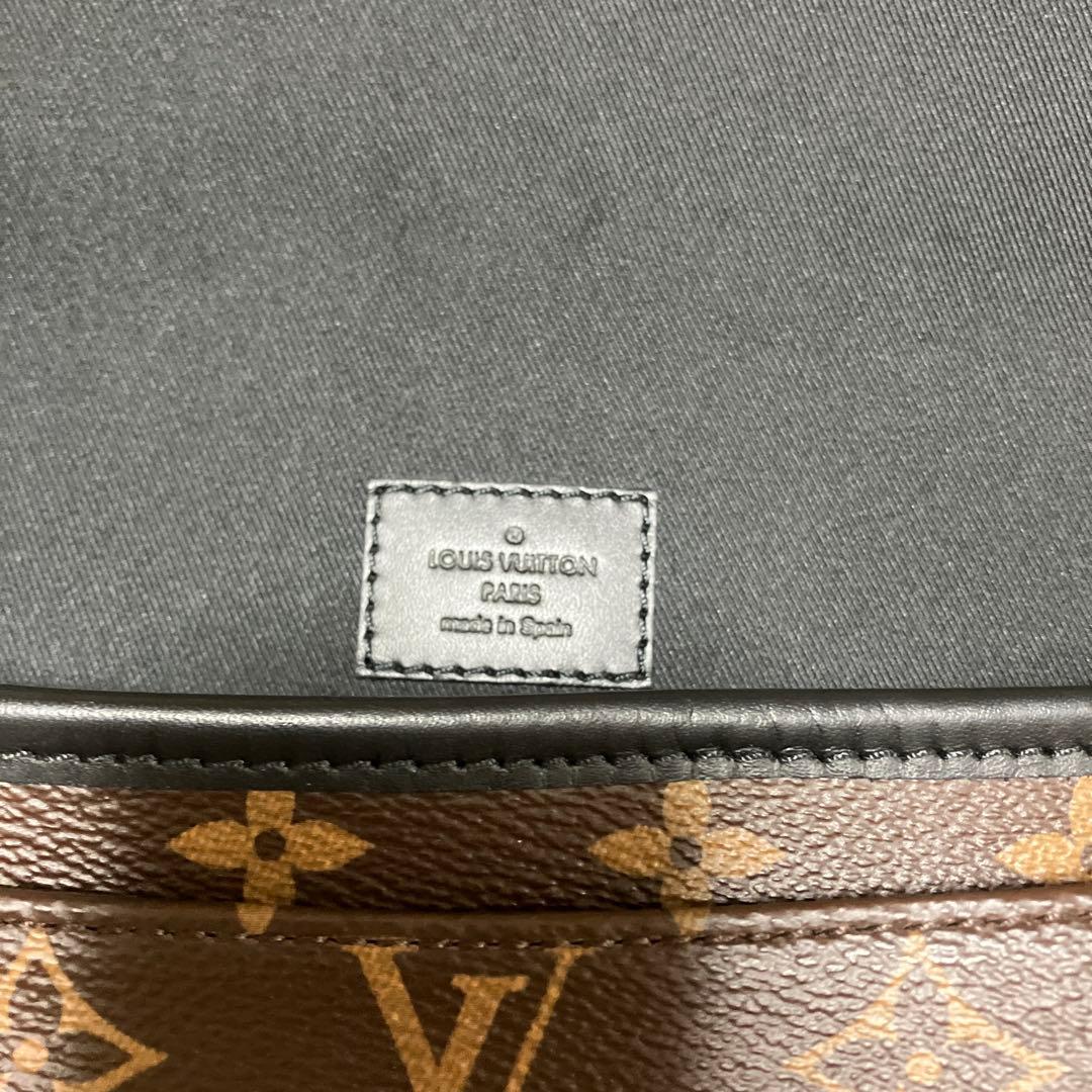 カ*シ様 ルイヴィトン マグネティックメッセンジャー M45557