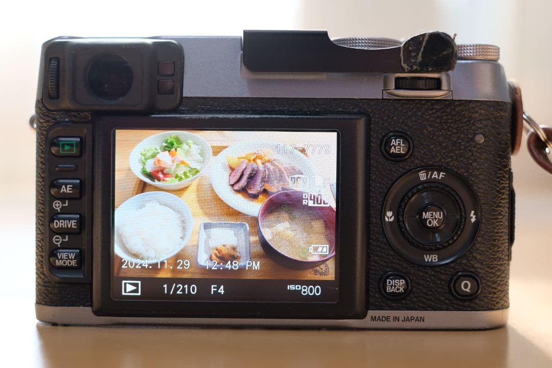 限界値下げ！動作品！FUJIFILM　デジタルカメラ　x100s オマケ付き！