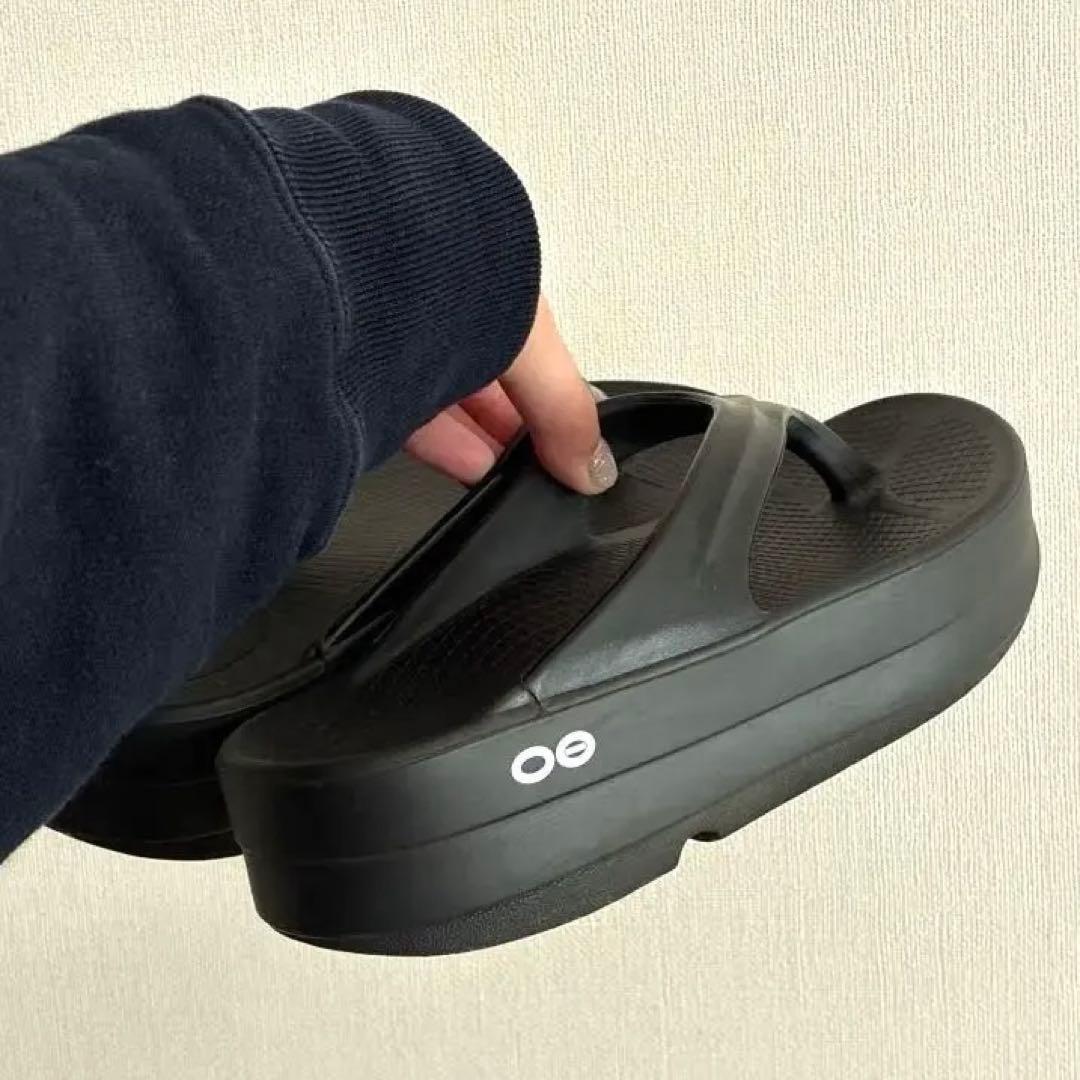 【1/21のみ大幅値下げ&明日発送可能】OOFOSOomegaブラック23センチ