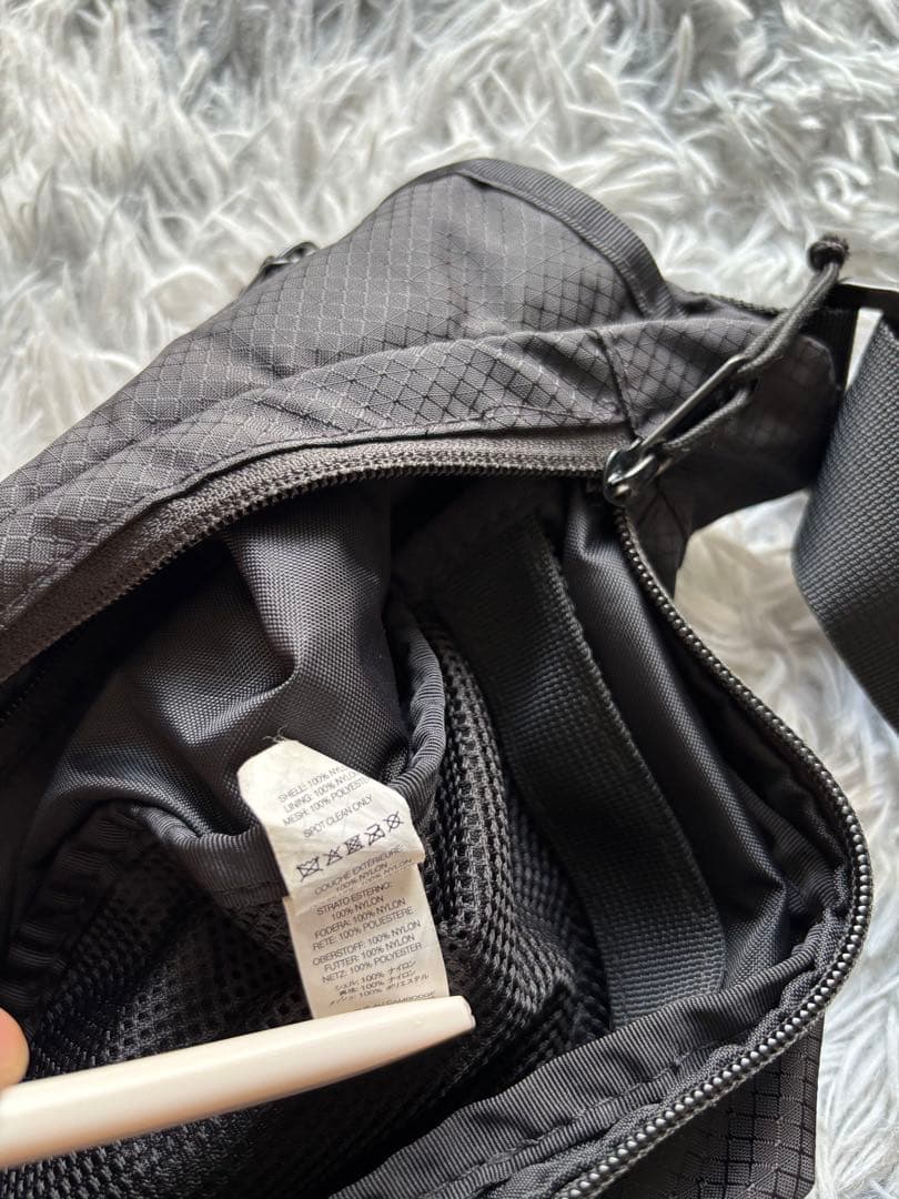 美品　Supreme Small メッセンジャーバッグ　ブラック　デザイン◎