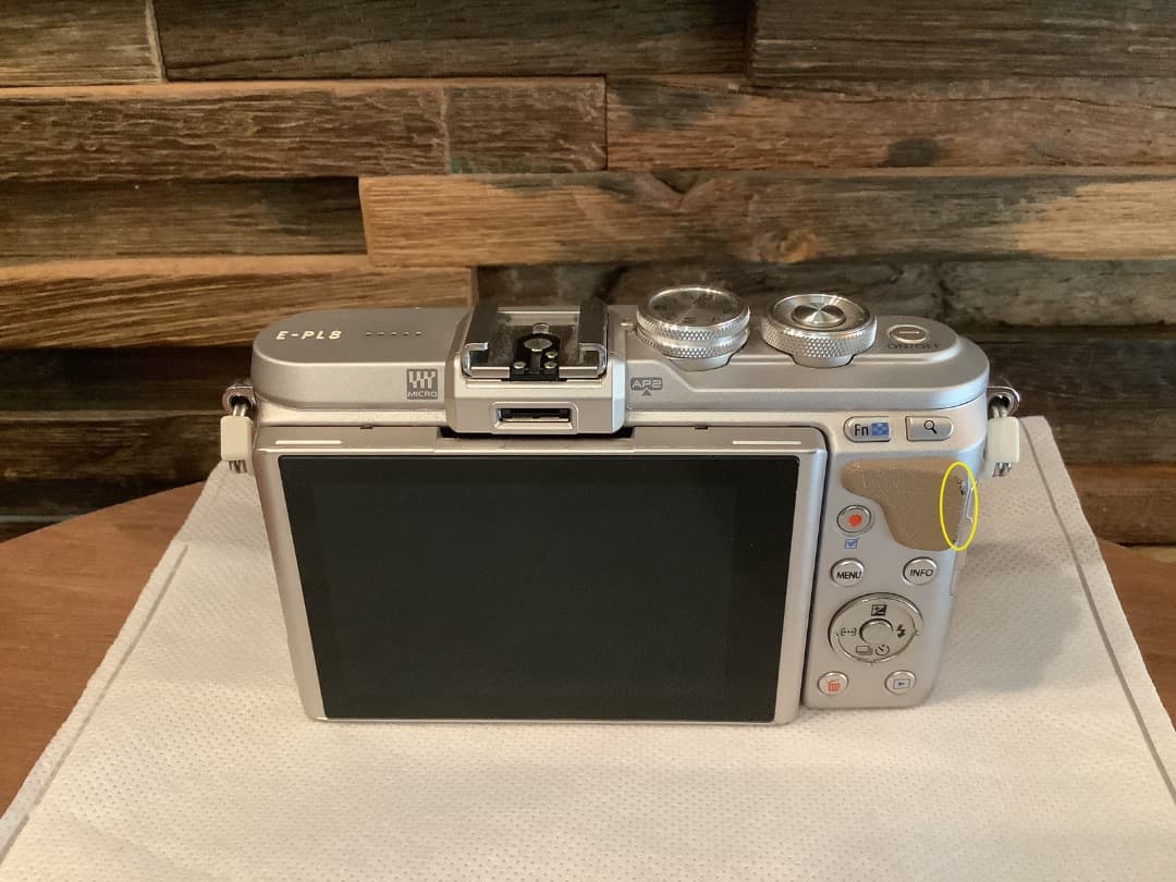 レンズ２本付き OLYMPUS PEN E-PL8 ブラウン ダブルズームキット