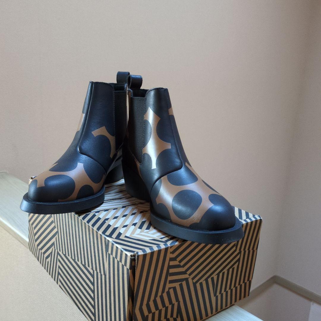 CAMPER SNIMIブラウンとブラックのドットパターンショートブーツ