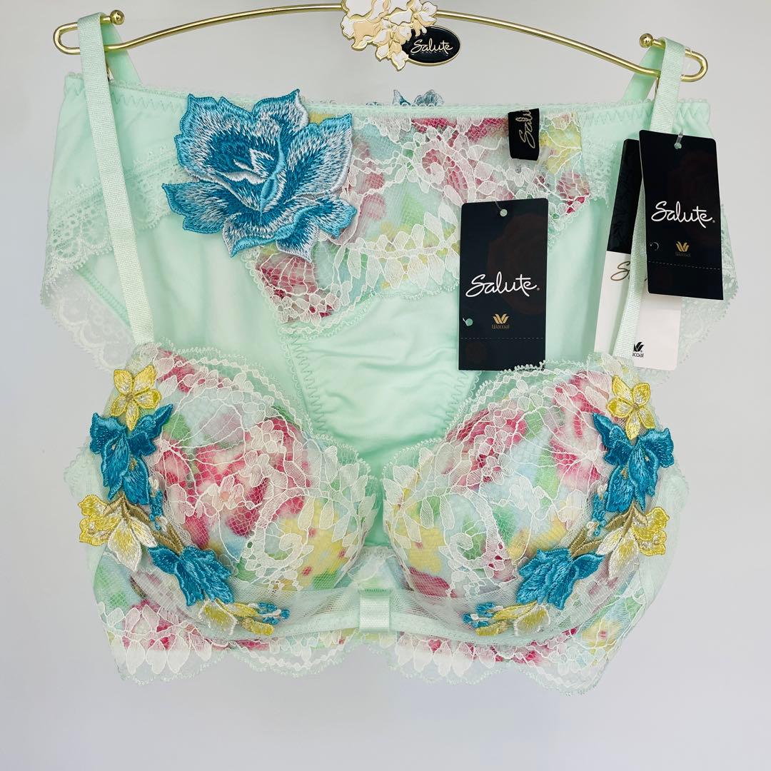 ワコール　サルート　32グループ 朝の谷間、ながもち、リボンブラ　C75M