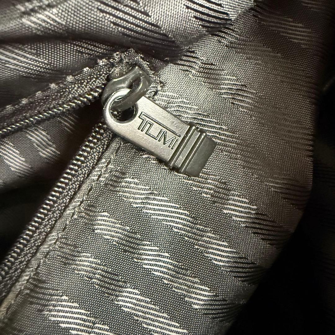 美品☆TUMI/メッセンジャーバッグ/ショルダーバッグ/レザー/A4 PC収納可