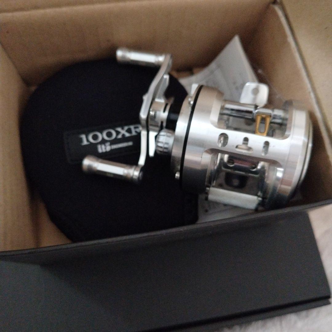 Megabass ITO MONOBLOCK 100 ベイトリール