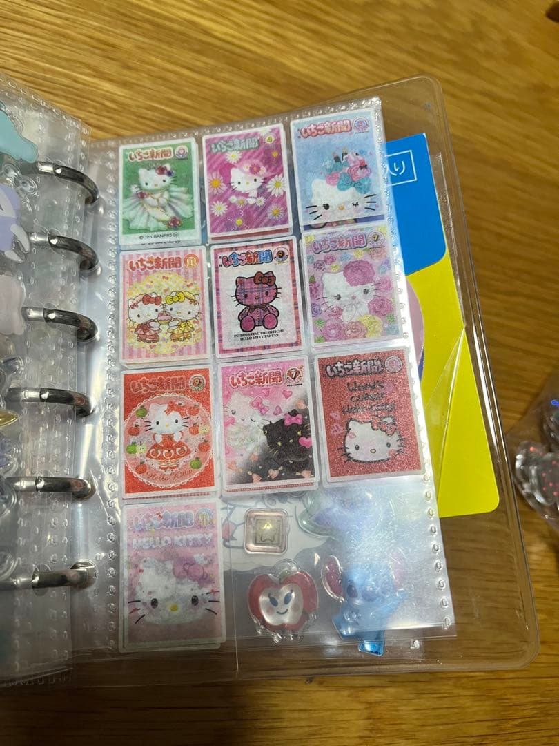 髙*ー様 シール帳　完成品　たまごっち　サンリオ等