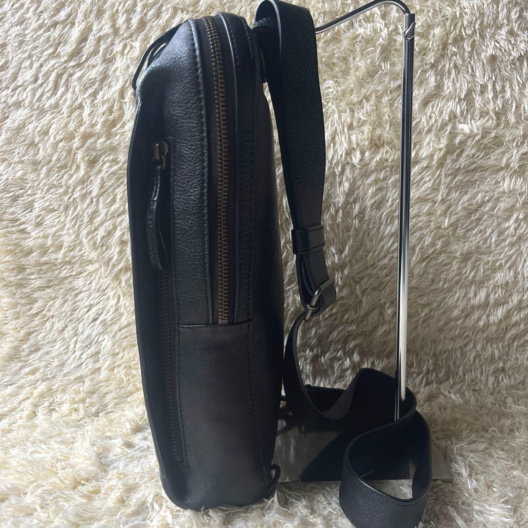 極美品　マザーハウス　カゼマトウ　 クロスバッグ レザー ボディバッグ シボ革