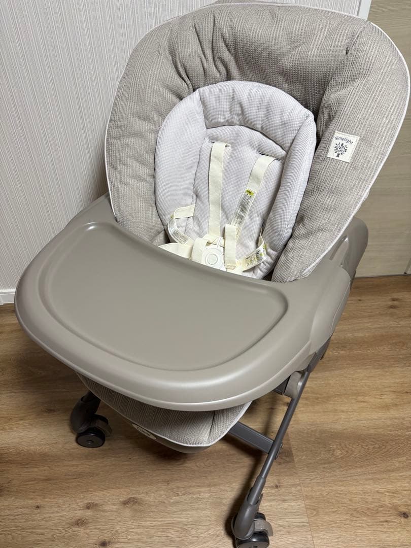 コンビ ネムリラ 手動（洗えるランチトレイ付き）ベビーチェア