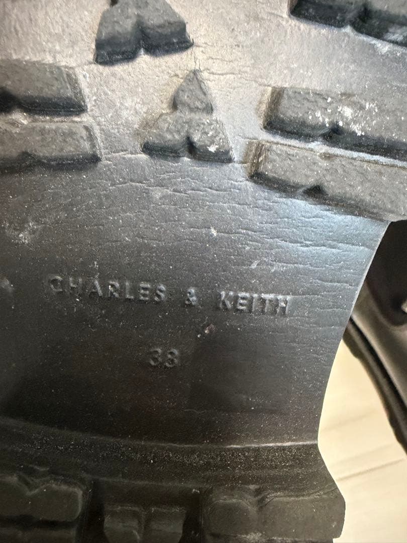 CHARLES & KEITH ニットソックスリッジッドソールチェルシーブーツ