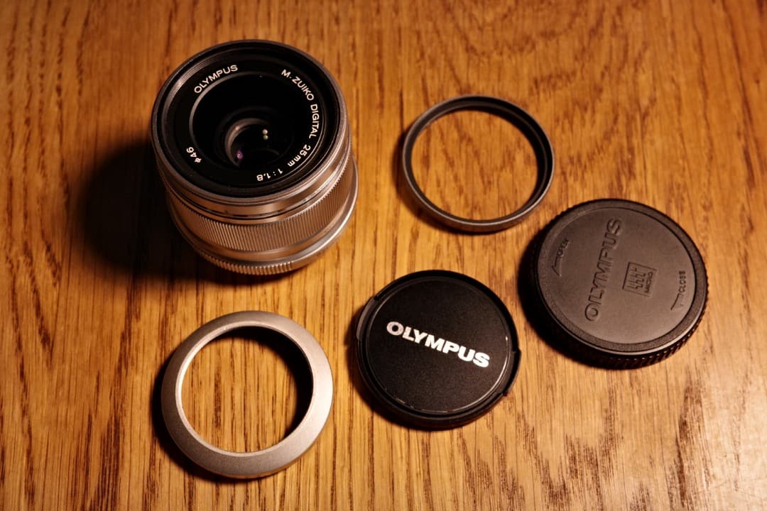 OLYMPUS M.ZUIKO DIGITAL 25mm F1.8 シルバー