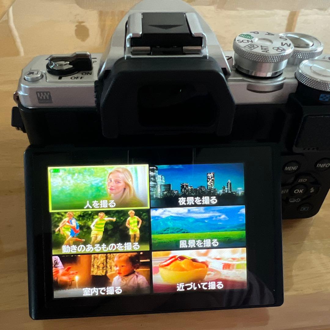 超美品Olympus E-M10 Mark III シルバー 3本レンズセット