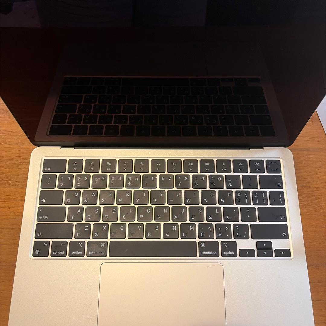 ほぼ未使用　MacBook Air 2022 M2モデル 8GB/512GB