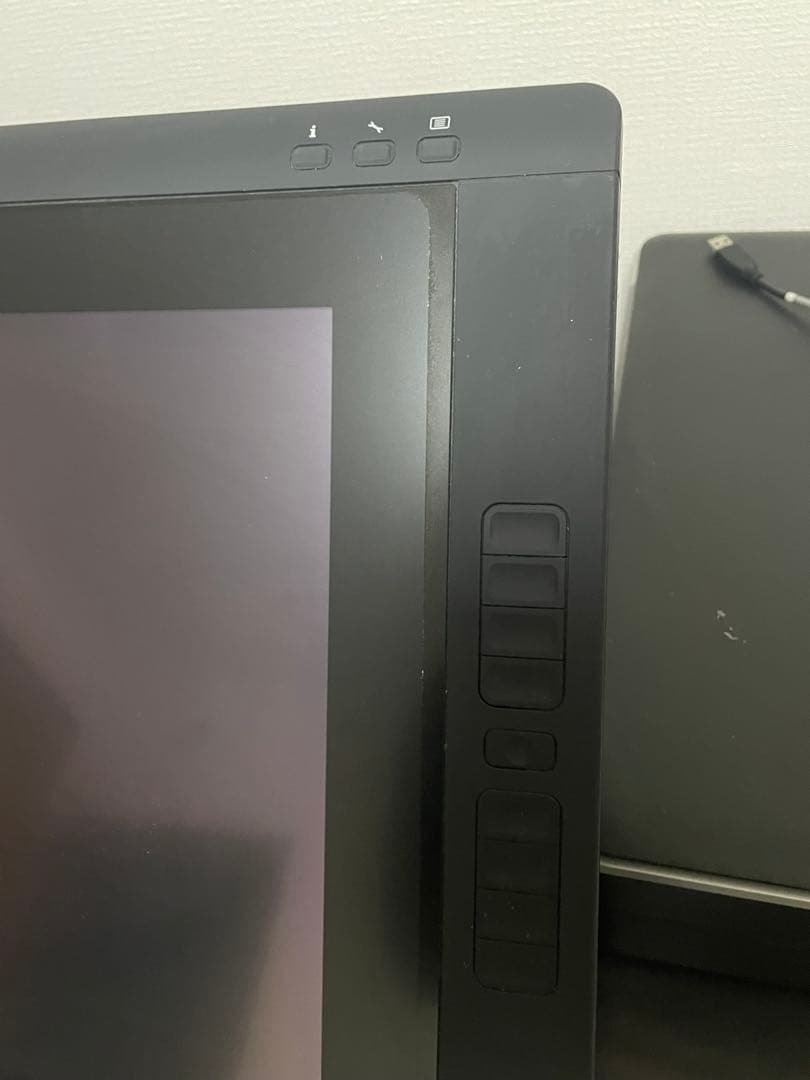Wacom 液晶ペンタブレット　cintiq22hd touch