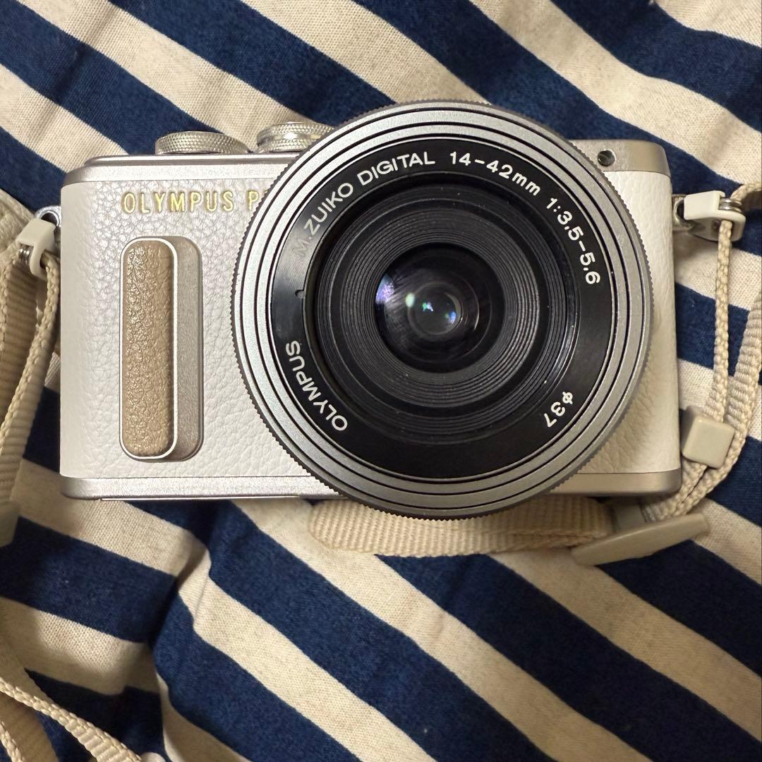 ミラーレス一眼OLYMPUS PEN E-PL8 単焦点/ズーム