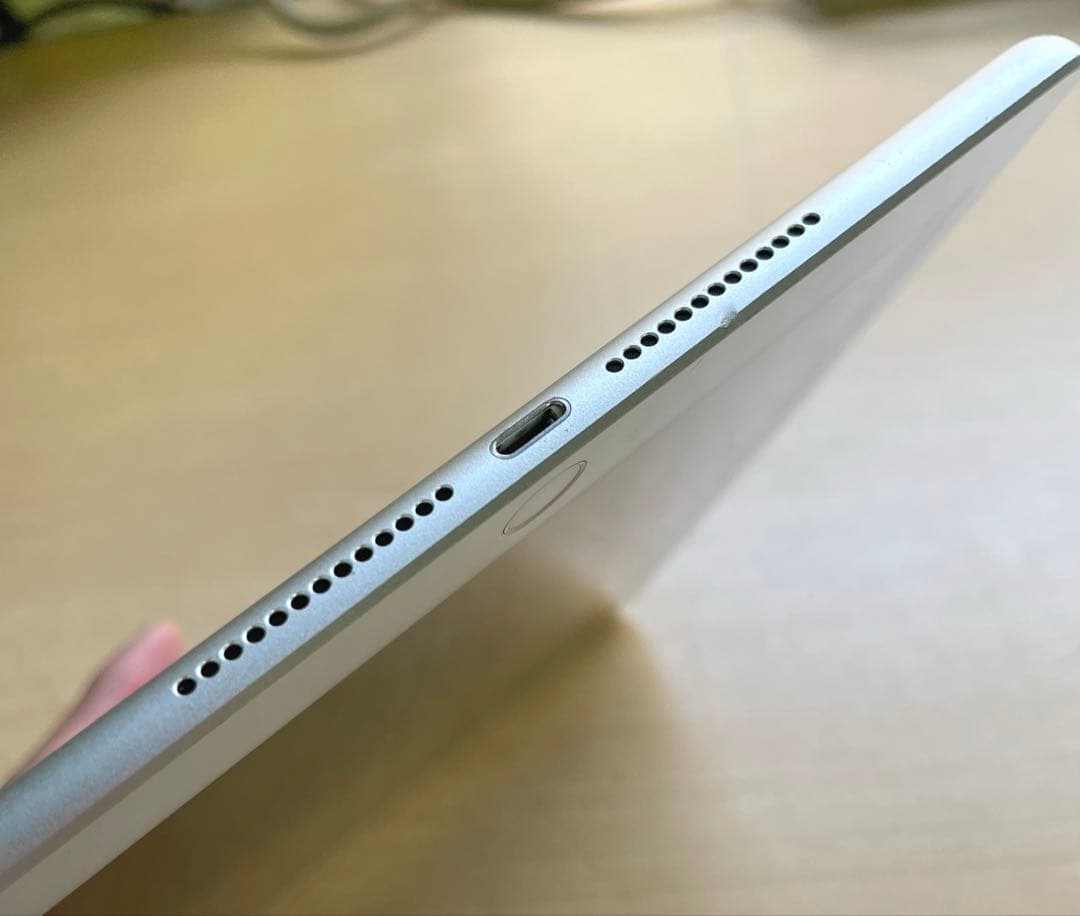 iPad 第6世代　A1893　Wi-Fiモデル　シルバー　32GB #3