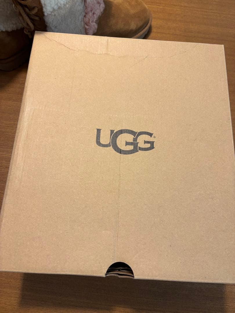 新品　UGG ブーツ 23cm ムートンブーツ　アグ　クラシックショート