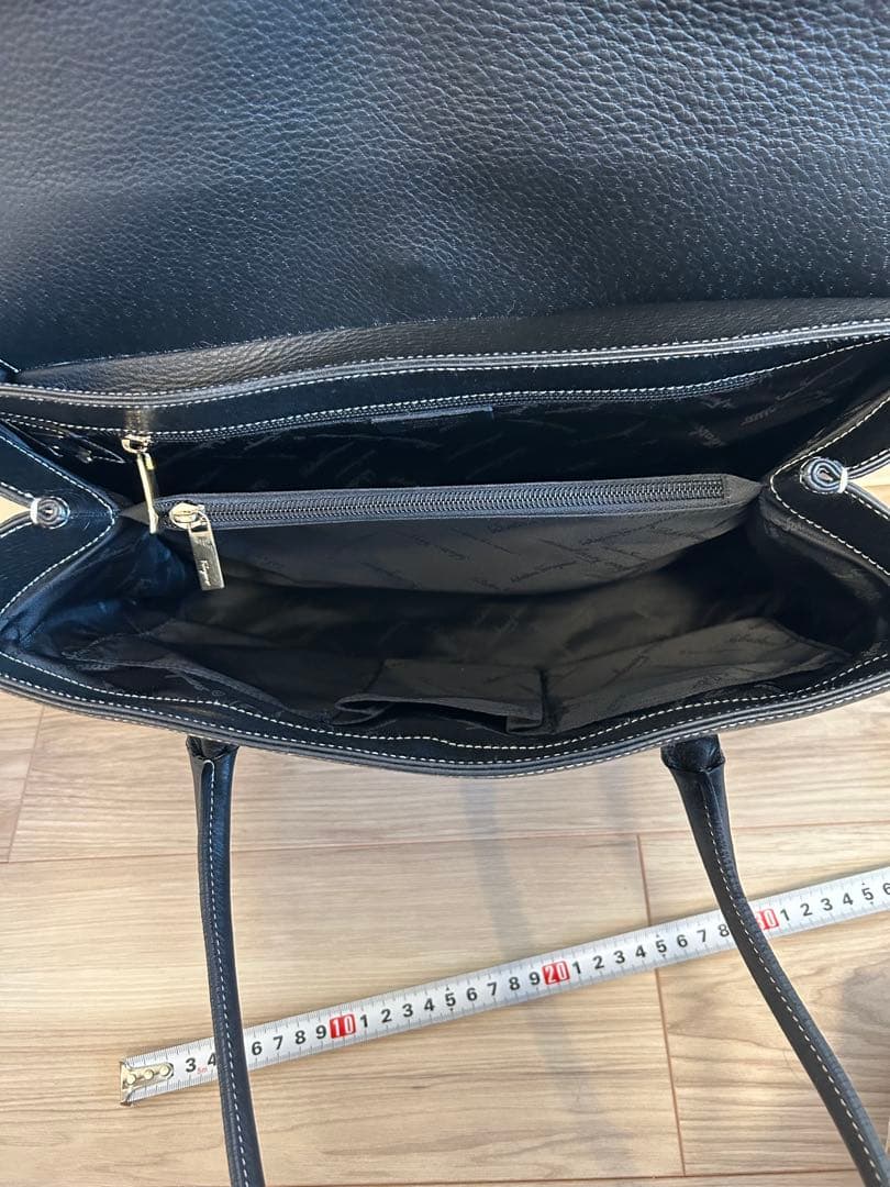 美品　フェラガモブラックレザートートバッグ