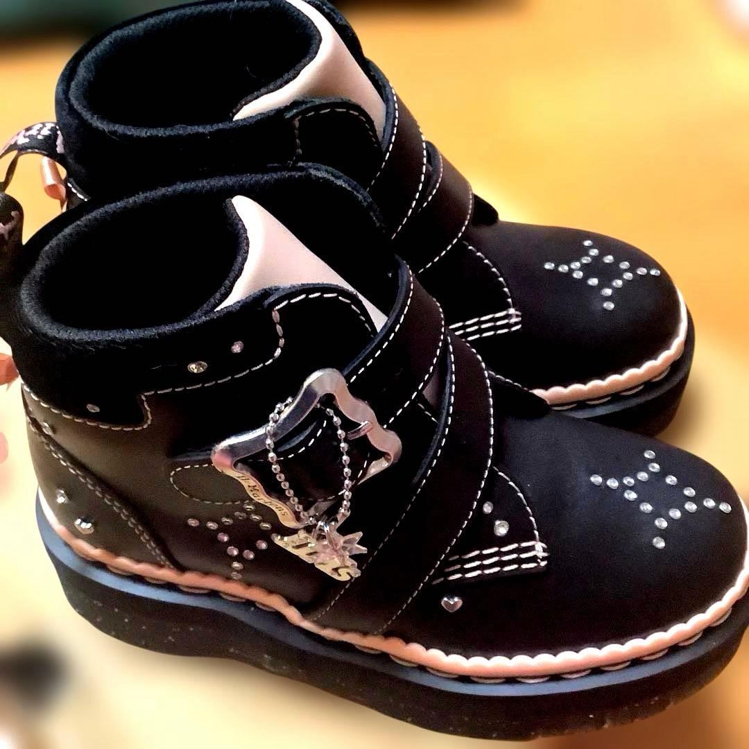 Dr. Martens バレンタイン限定品キラキラ可愛いスタッズブーツ交渉あり。