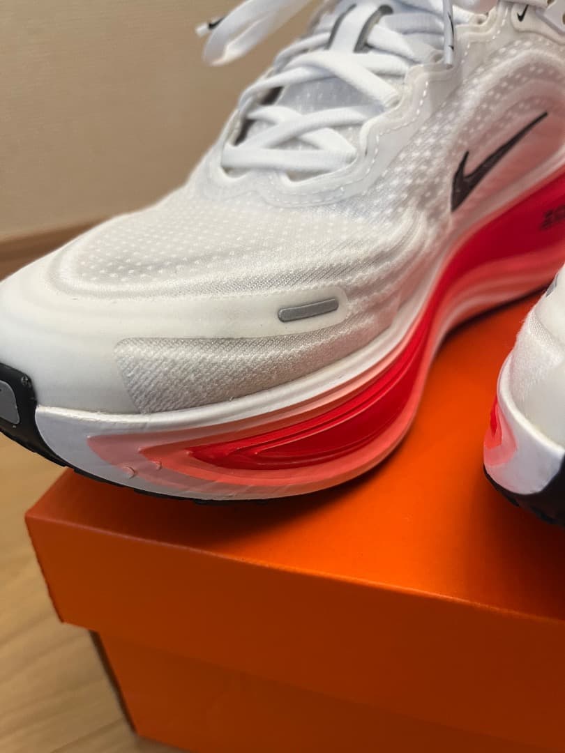 NIKE ナイキ　ボメロ　プラス　ランニングシューズ　vomero plus