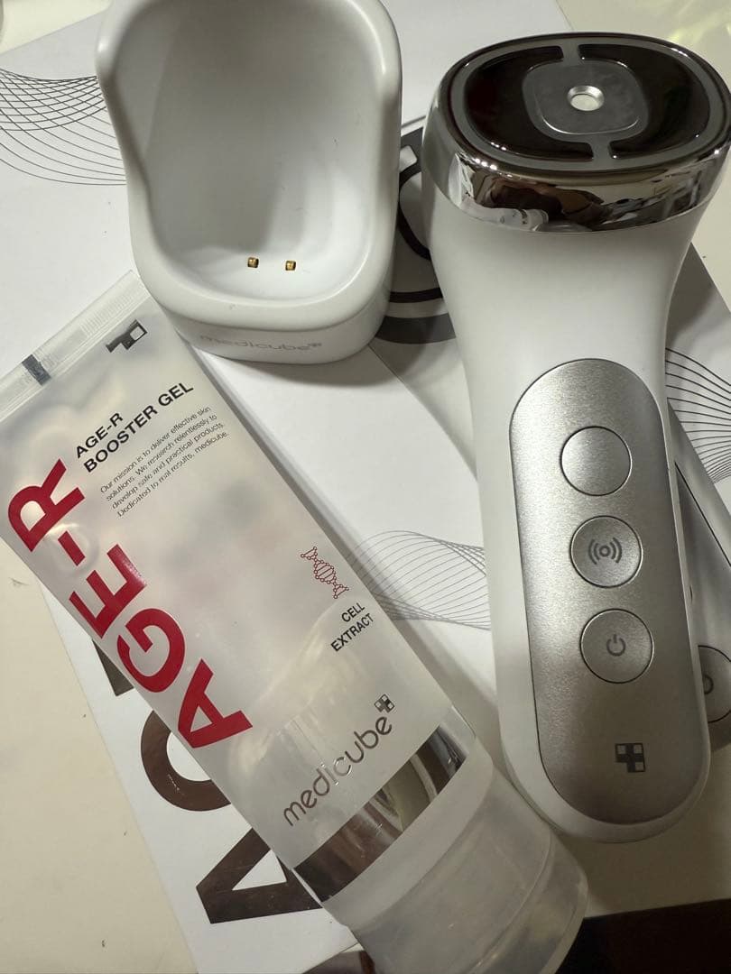 medicube AGE-R 美顔器・ブースタージェル付き