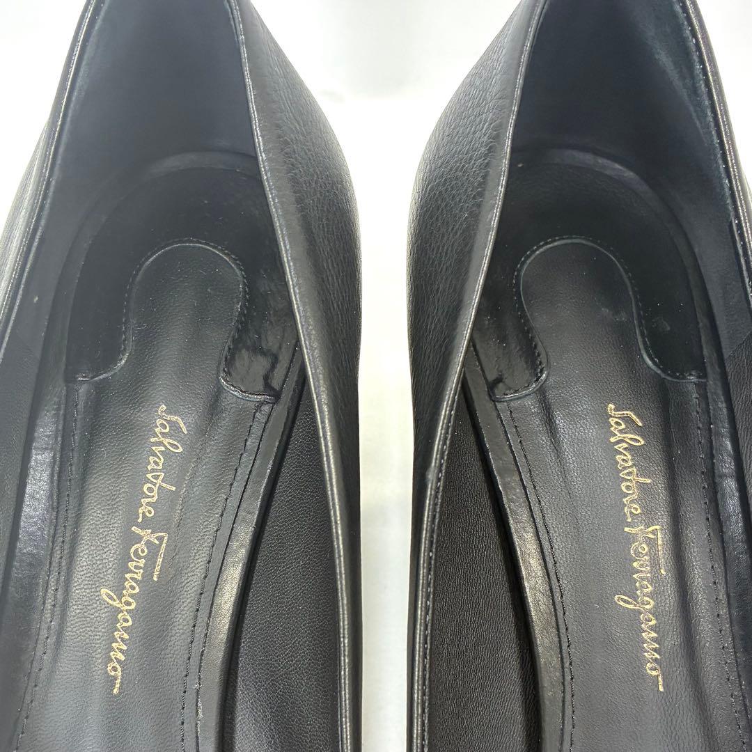 【極美品級】Ferragamoフェラガモ CAPUA55 パンプス 7C 黒