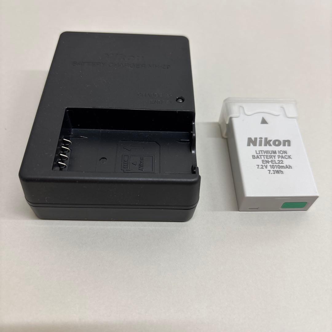 【最終値下】Nikon 1 J4 標準ズームレンズキット　シルバー