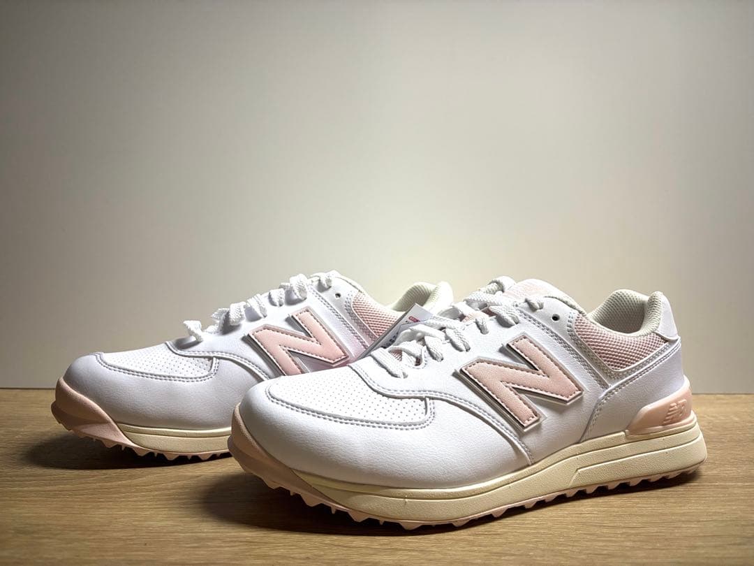 未使用 23cm 2Eニューバランスゴルフシューズ WGS574B3ホワイト