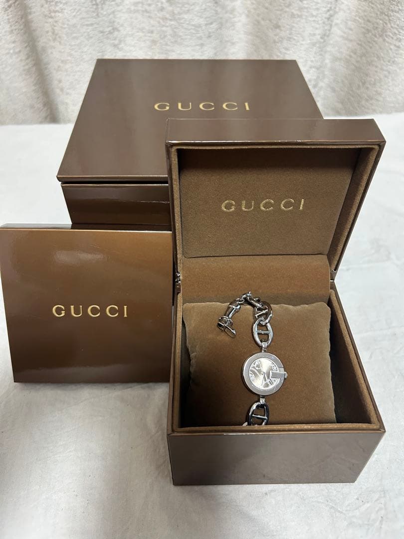 【お値下げ中美品】GUCCI チャーム付きチェーンブレスレットレディース腕時計